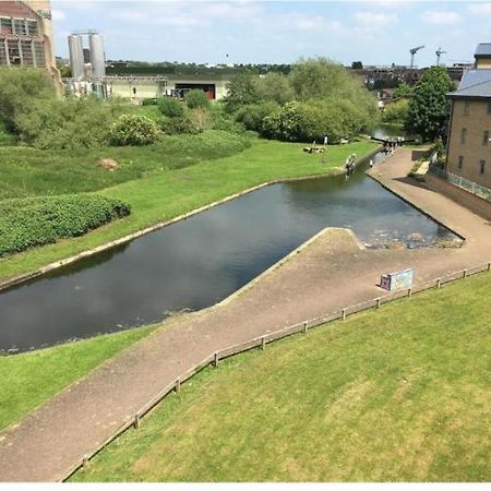 Double Room In A Top Floor Shared Apartment Northampton Extérieur photo