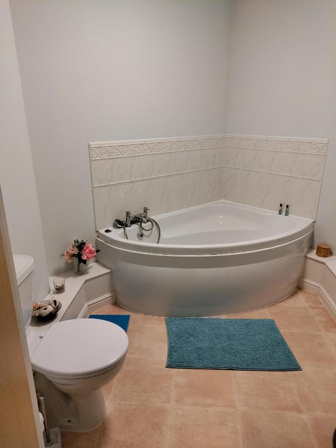 Double Room In A Top Floor Shared Apartment Northampton Extérieur photo